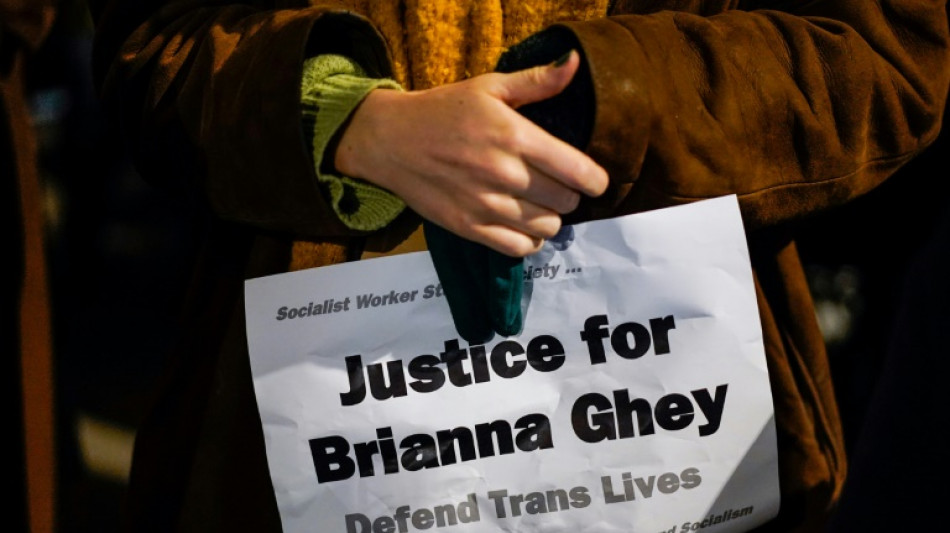 Adolescentes brit&acirc;nicos s&atilde;o condenados &agrave; pris&atilde;o perp&eacute;tua por morte de jovem trans