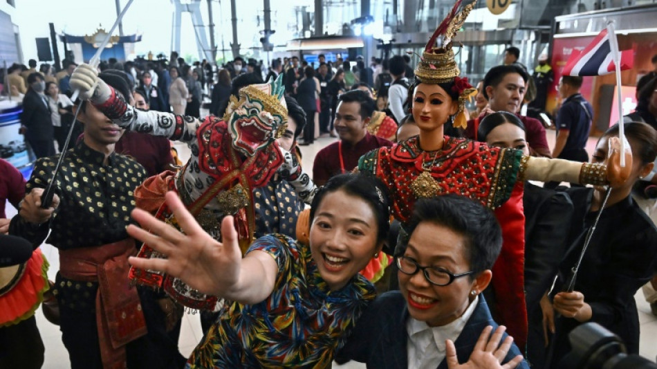 Chinese tourists get VIP welcome in Thailand as visa-free travel begins