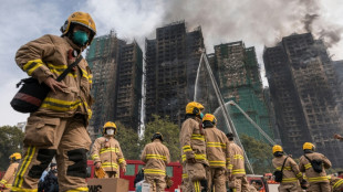 Hong Kong procura centenas de desaparecidos após incêndio que deixou 55 mortos