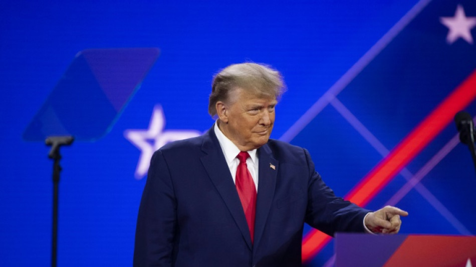Trump s'en prend aux "imb&eacute;ciles" r&eacute;publicains &agrave; la grand-messe des conservateurs am&eacute;ricains
