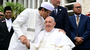Papa conclui visita a Jacarta com missa e pedido de di&aacute;logo