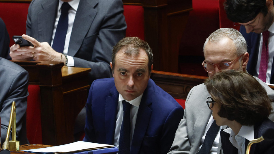 Respinta mozione sfiducia di Lfi contro governo Lecornu