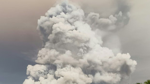 Nueva erupci&oacute;n de volc&aacute;n en Indonesia obliga a cerrar aeropuerto
