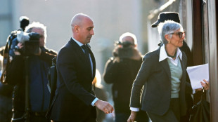 El exjefe del f&uacute;tbol espa&ntilde;ol comparece por primera vez en el juicio por el beso forzado a Jenni Hermoso