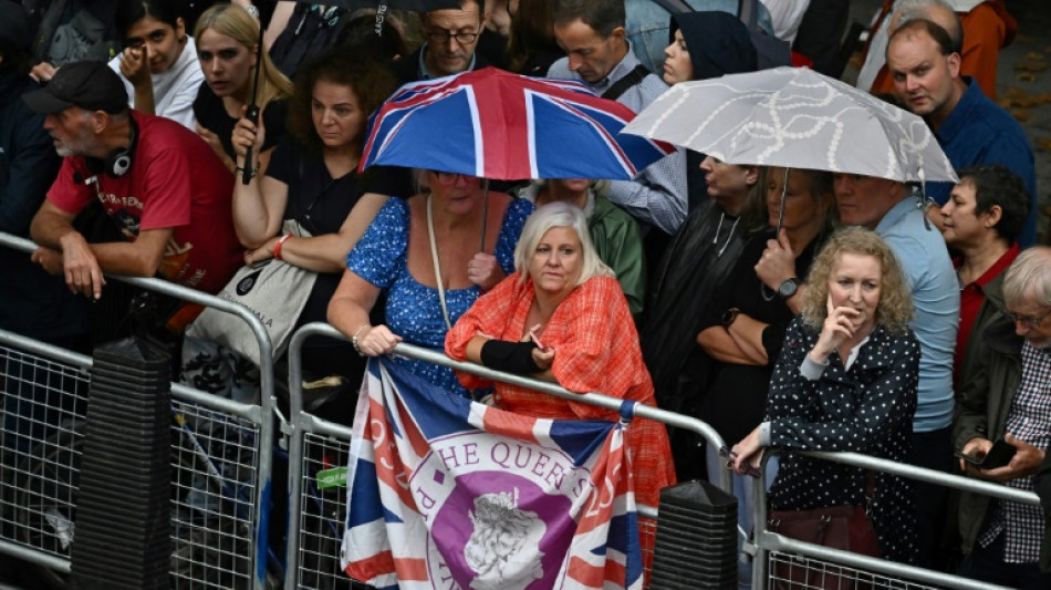 La d&eacute;pouille d'Elizabeth II &agrave; Londres pour d'ultimes adieux