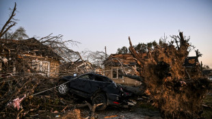 Dans le Mississippi, "zone de guerre" apr&egrave;s une tornade, l'aide s'organise