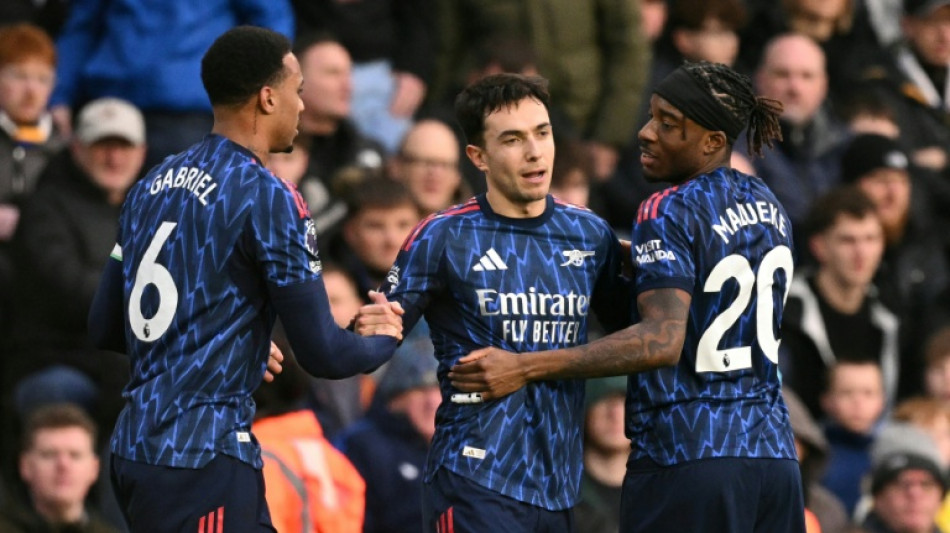 L&iacute;der Arsenal volta a vencer no Ingl&ecirc;s com goleada sobre Leeds United
