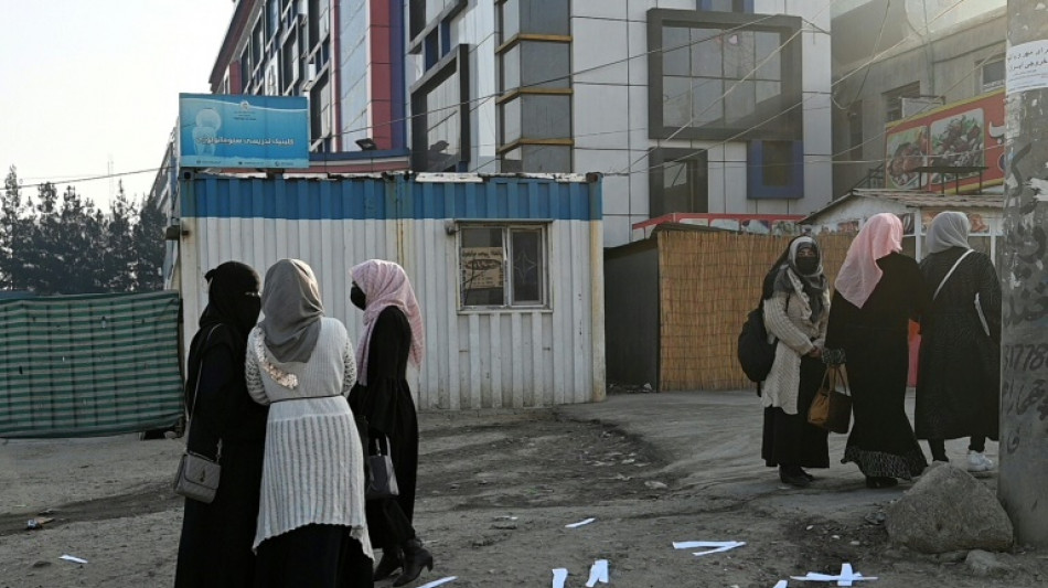Fermeture des universit&eacute;s afghanes aux femmes: "choc" et larmes