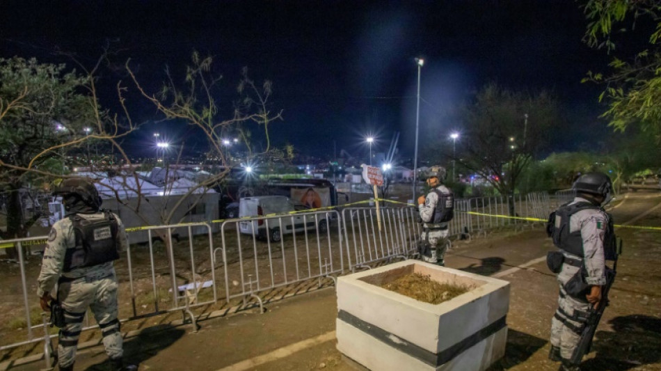 Palco desaba em com&iacute;cio de candidato &agrave; presid&ecirc;ncia do M&eacute;xico e deixa nove mortos e 70 feridos