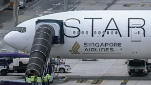 Companhia a&eacute;rea de Singapura oferece US$ 10 mil aos feridos em voo turbulento