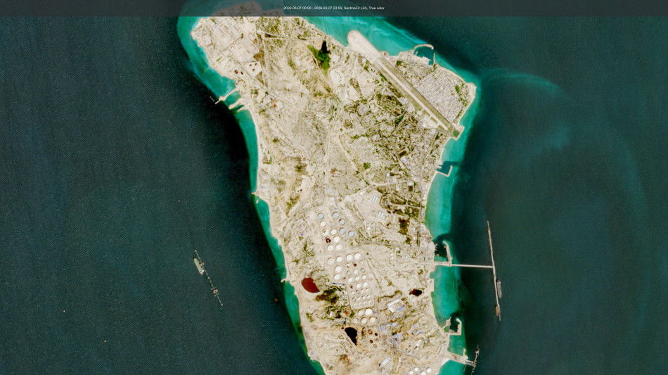 'Esplosioni dopo attacchi sull'isola di Kharg'