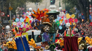 Messico, 1,5 milioni di persone alla sfilata del Día de Muertos