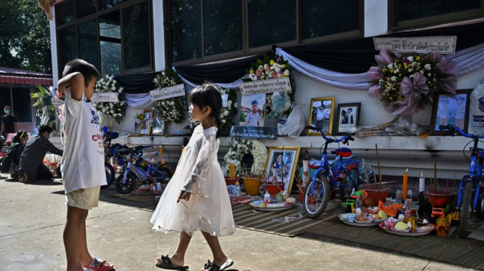 Encore sous le choc, la Tha&iuml;lande dit adieu aux victimes de la tuerie de la cr&egrave;che