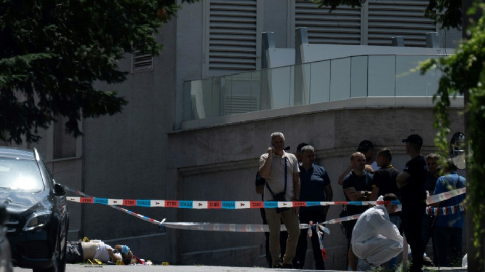 Policial s&eacute;rvio mata pessoa que o atacou em frente &agrave; embaixada de Israel em Belgrado