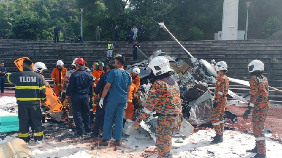 Diez tripulantes muertos por el choque de dos helic&oacute;pteros militares en Malasia