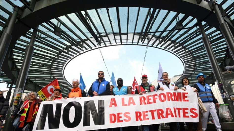 Un 1er mai "unitaire" et "combatif" contre la r&eacute;forme des retraites, d&eacute;bordements dans plusieurs villes