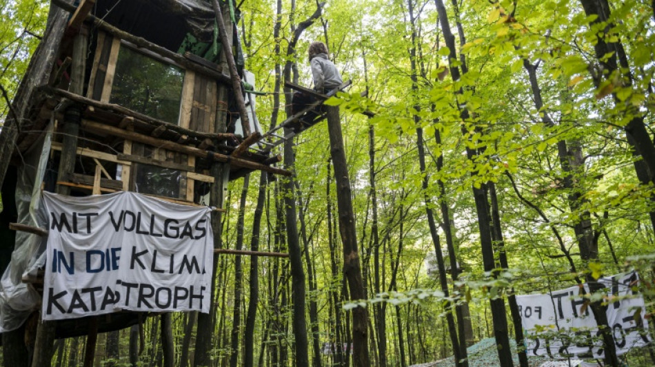 Polizei startet R&auml;umung von besetztem Wald in Lau&szlig;nitzer Heide in Sachsen