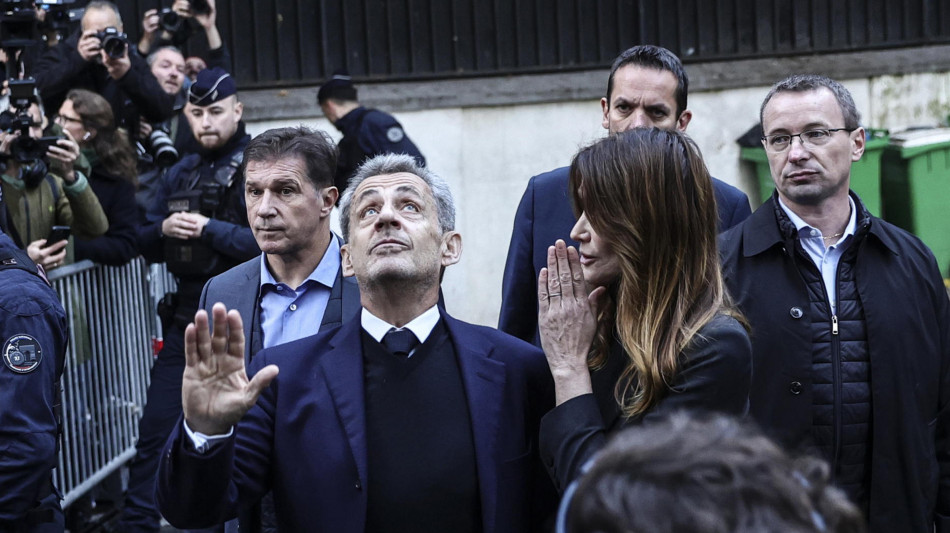 Concessa la libertà vigilata a Sarkozy, oggi lascerà il carcere