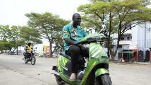 A Cotonou et &agrave; Lom&eacute;, les motos &eacute;lectriques gagnent du terrain