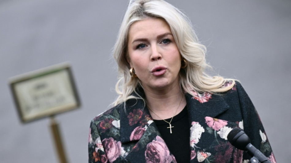 After pope's remark, White House defends praying for US troops