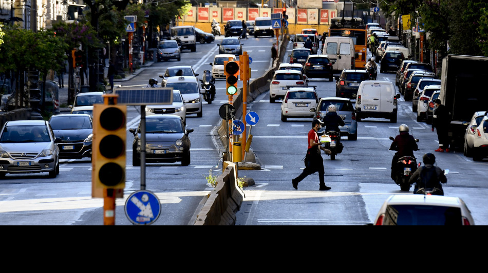 Bozza Ue, 'sussidi e-car solo con 70% componenti prodotti in Europa'