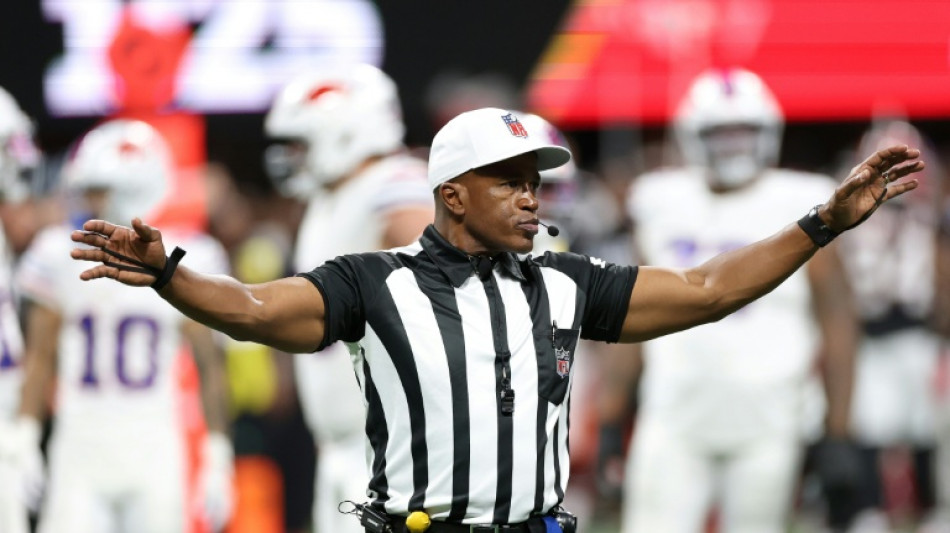 Do Super Bowl ao trabalho no escrit&oacute;rio: a vida at&iacute;pica dos &aacute;rbitros da NFL