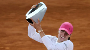 Tennis:&nbsp;la N.1 mondiale Iga Swiatek titr&eacute;e &agrave; Madrid malgr&eacute; 3 balles de match pour Sabalenka