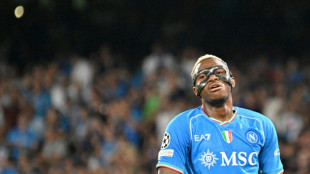 Les&atilde;o muscular deve afastar Osimhen do Napoli por um m&ecirc;s