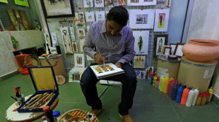 Caf&eacute;, th&eacute;, hibiscus: la recette des couleurs d'un artiste soudanais