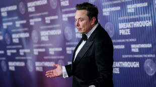 Lucro da Tesla cai mas a&ccedil;&atilde;o dispara ap&oacute;s an&uacute;ncio de novos ve&iacute;culos