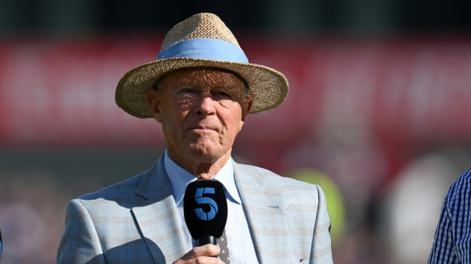 Boycott urges England to 'use their brains' in quest to level Ashes