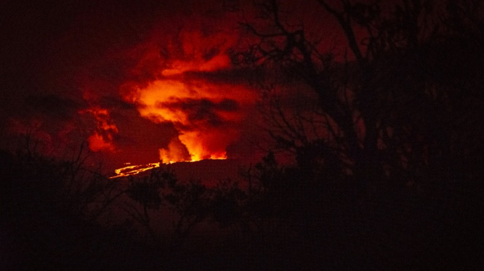 R&iacute;os de lava de volc&aacute;n en Haw&aacute;i se aproximan a crucial carretera de la isla