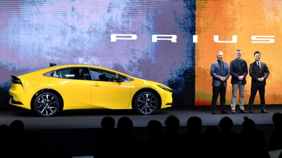 Toyota d&eacute;voile sa nouvelle Prius en plein d&eacute;bat sur les hybrides