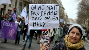 Hommages et manifestations pour la journ&eacute;e des droits des femmes, bafou&eacute;s dans le monde