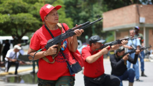Venezuela treina militarmente civis diante de poss&iacute;vel ataque dos EUA
