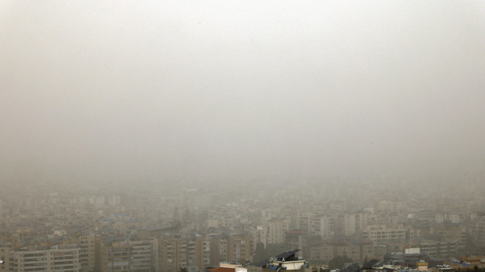 La periferia sud di Beirut bombardata da Israele