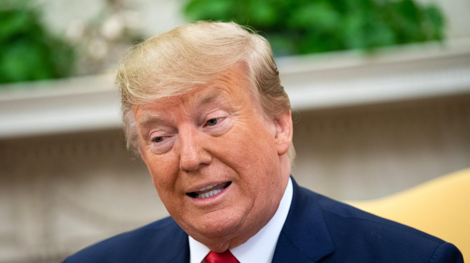 Email Epstein, 'Trump ore a casa mia con una ragazza'