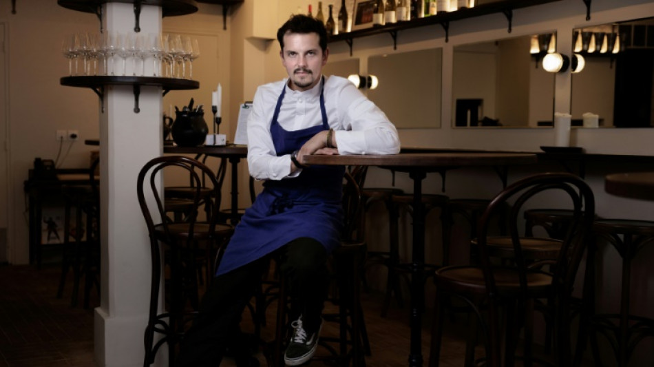 Juan Arbel&aacute;ez, o chef colombiano que quer 'sacudir' os c&acirc;nones franceses