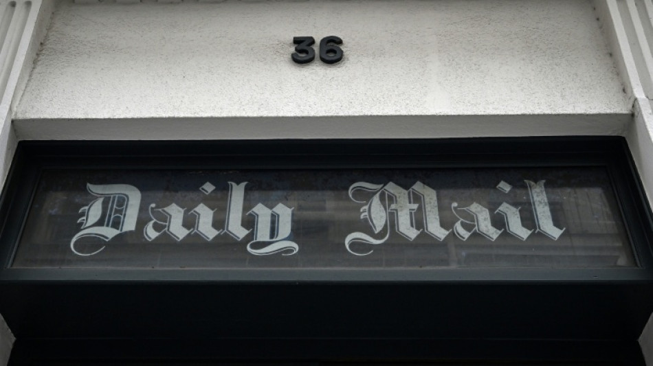 El propietario del brit&aacute;nico Daily Mail pacta adquirir su rival Telegraph