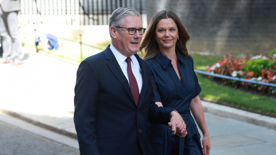 Starmer si &egrave; dimesso nella mani del re, a Burnham l'incarico di premier