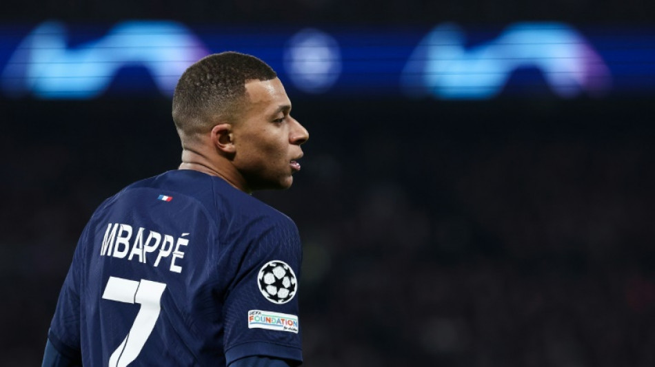 Imprensa e torcedores em Madri j&aacute; esperam por Mbapp&eacute;