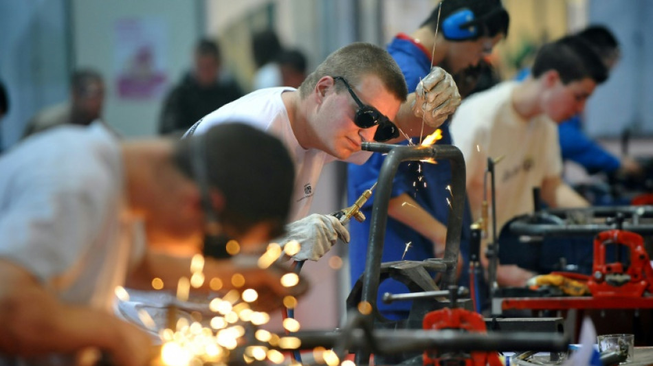 Besch&auml;ftigte in Deutschland arbeiteten vergangenes Jahr so viel wie nie seit 1991