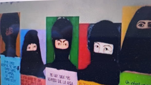 Donne illustri su murale Barcellona appaiono coperte da niqab