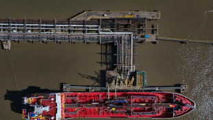 Il petrolio chiude in calo a New York a 99,90 dollari