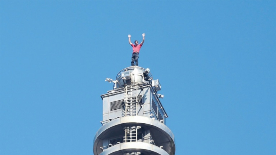Americano escala edif&iacute;cio mais alto de Taiwan sem equipamento de seguran&ccedil;a
