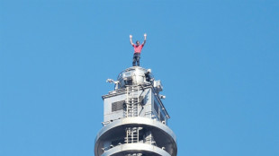 Americano escala edif&iacute;cio mais alto de Taiwan sem equipamento de seguran&ccedil;a