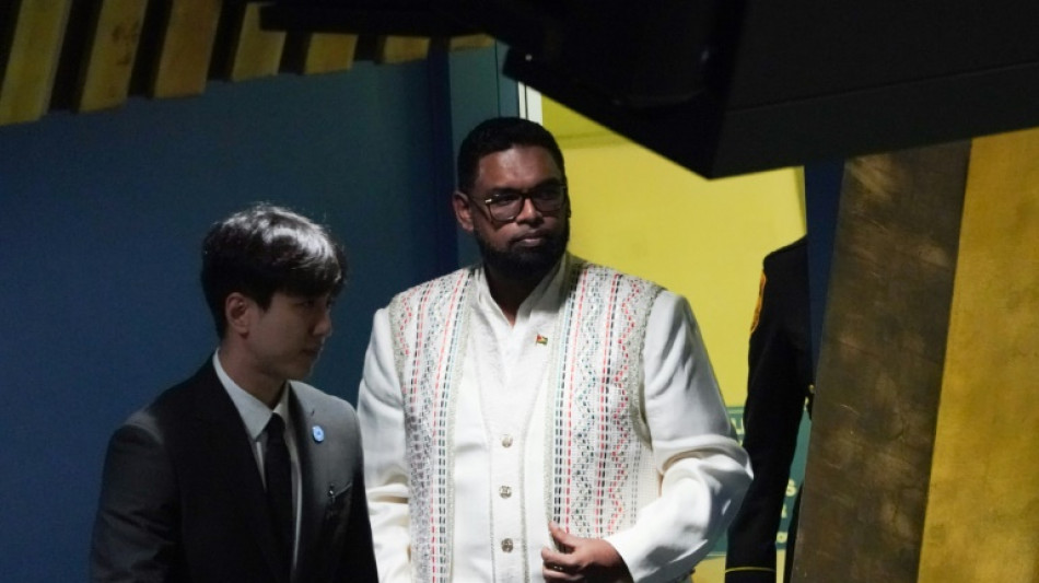 Irfaan Al&iacute; y un malet&iacute;n con d&oacute;lares de Exxon: un clip de la campa&ntilde;a de Venezuela por zona en disputa