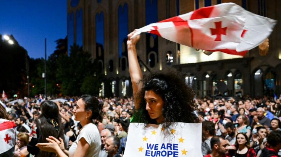Miles de manifestantes proeuropeos piden dimisión de gobierno en Georgia