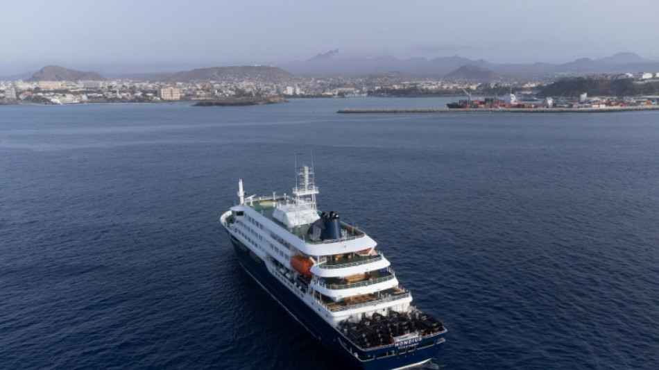 El crucero con hantavirus busca puerto y la OMS apunta a Espa&ntilde;a