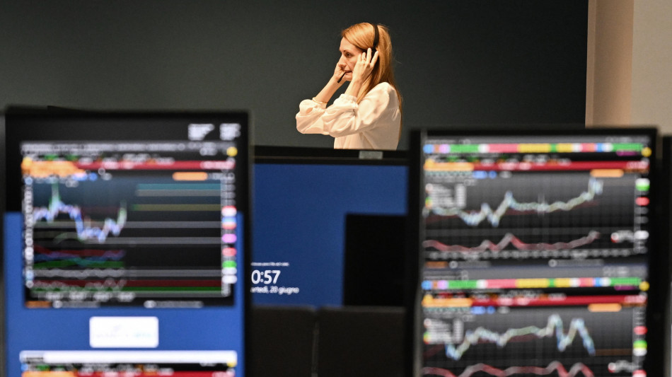 Borsa: Milano in calo dell'1,5%, scivolano Tim e Stellantis